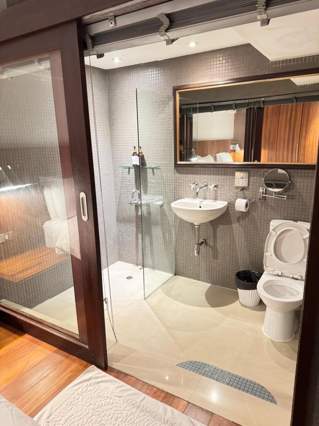 Wish Inn Silom - วิช อินน์ สีลม X Bangkok Eksteriør billede
